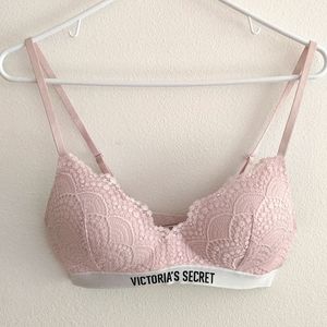 Victoria's Secret Wireless Lounge Pink Lace Bra 32C